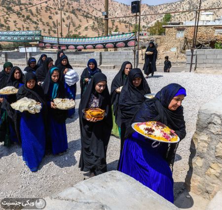 طبخ و توزیع نذری توسط زنان زیلایی